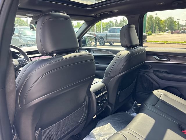 New 2026 Jeep Grand Cherokee Limited w/ Luxury Tech Group II AWD/4WD image 9