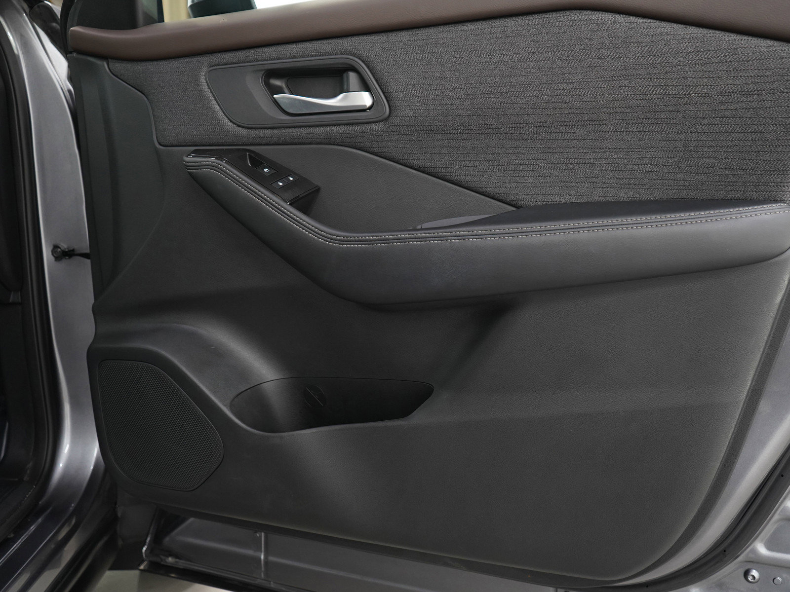 Used 2021 Nissan Rogue SV image 9