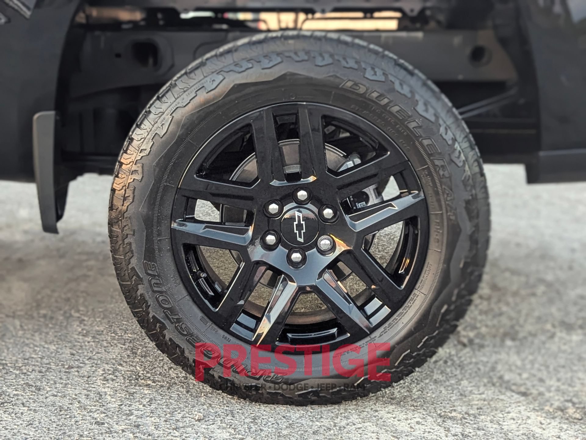 Used 2025 Chevrolet Silverado 1500 Custom Trail Boss w/ Turbomax Blackout Package AWD/4WD image 15