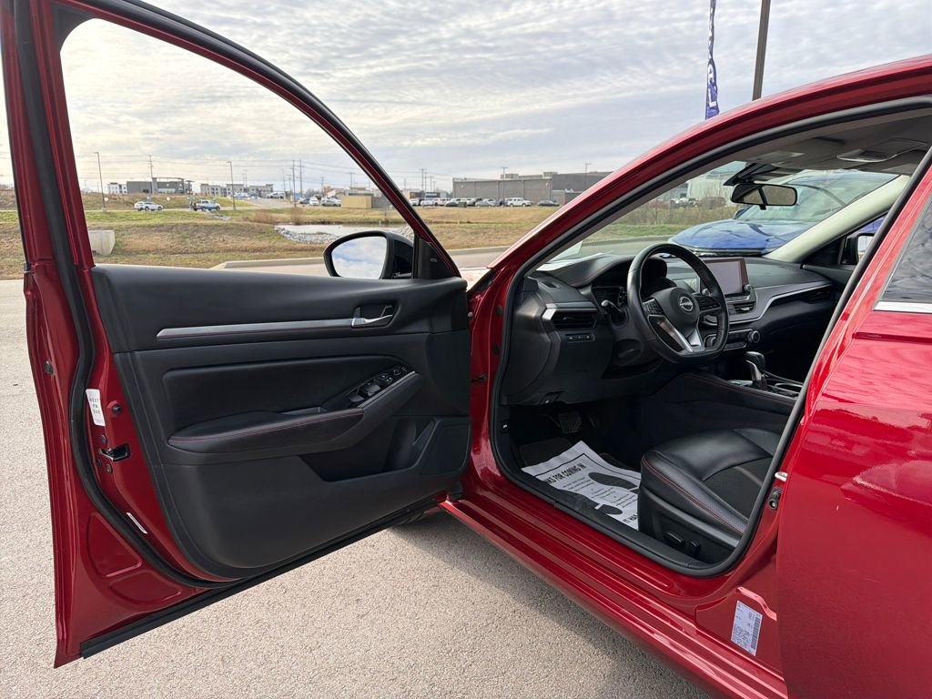 Used 2024 Nissan Altima 2.5 SR image 13
