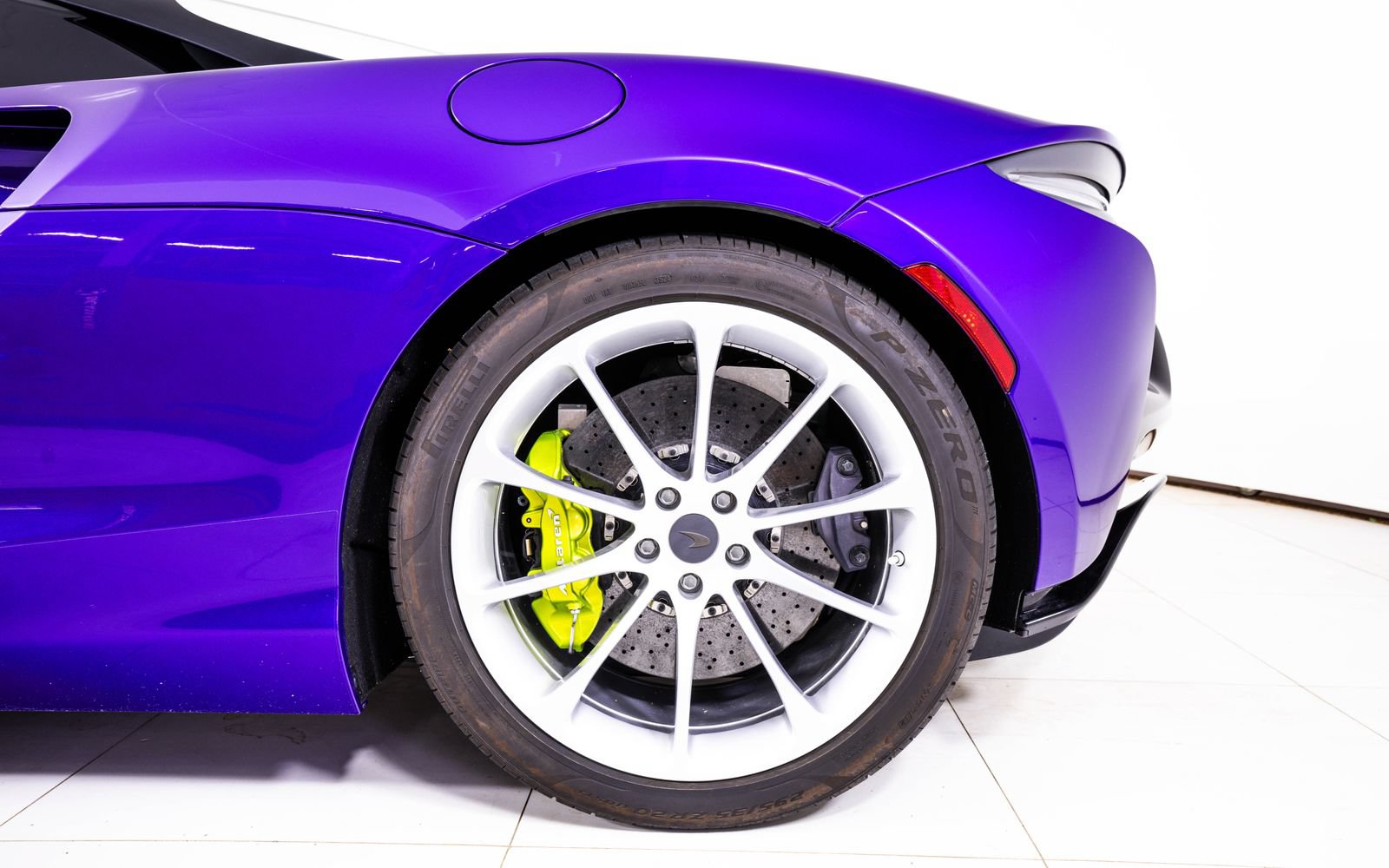 New 2025 McLaren Artura Spider RWD image 17