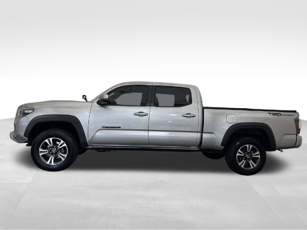 Used 2018 Toyota Tacoma TRD Sport RWD image 2