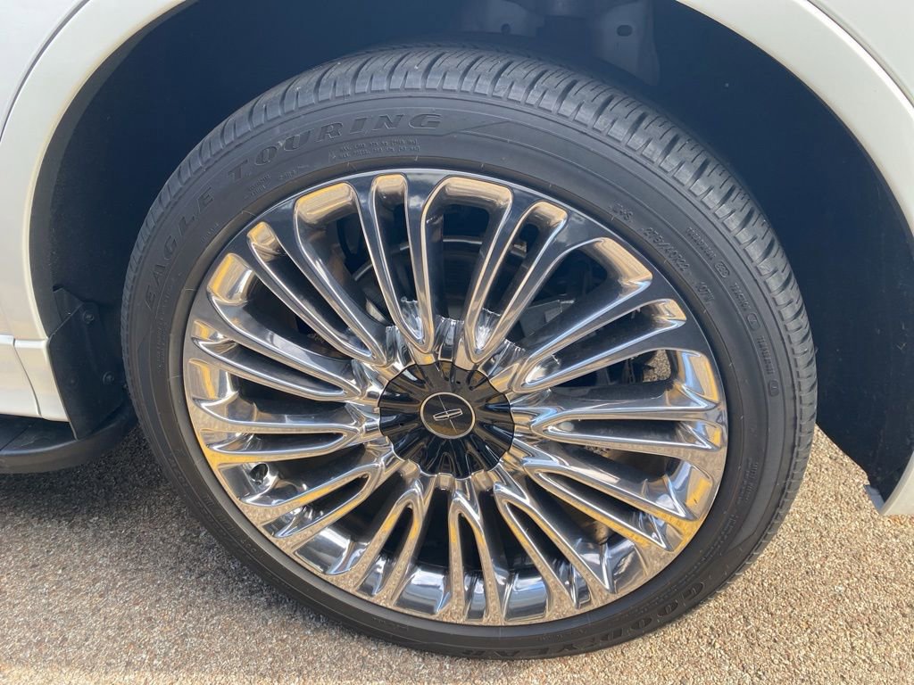 Used 2023 Lincoln Aviator Black Label AWD/4WD image 12
