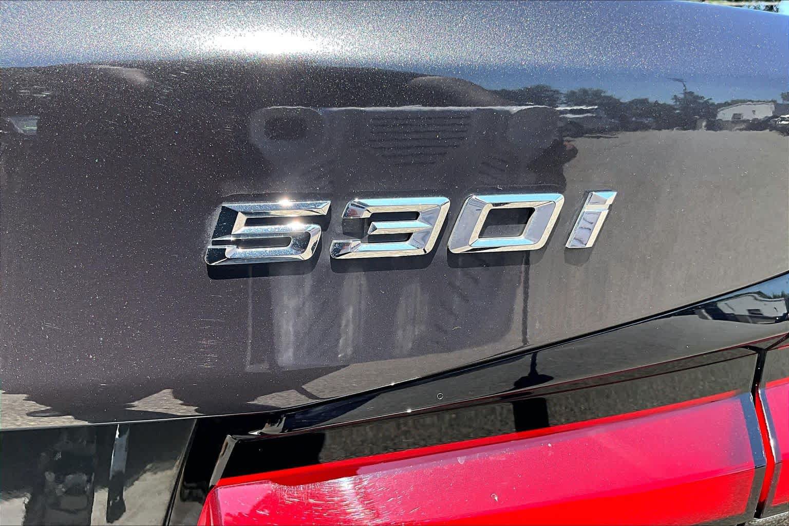 Used 2022 BMW 530i w/ Premium Package RWD image 10