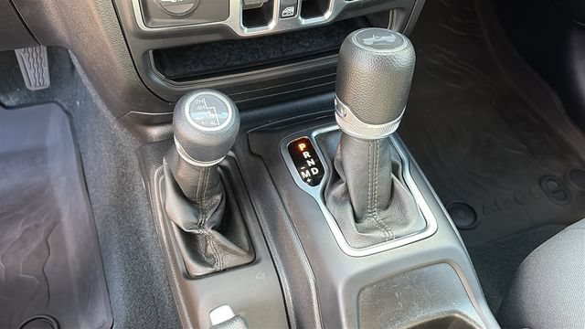 Used 2022 Jeep Wrangler Unlimited Sport w/ Sun And Sound Package AWD/4WD image 16