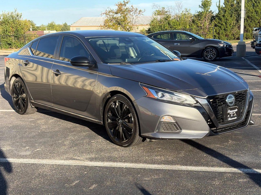 Used 2021 Nissan Altima 2.5 SR FWD image 3