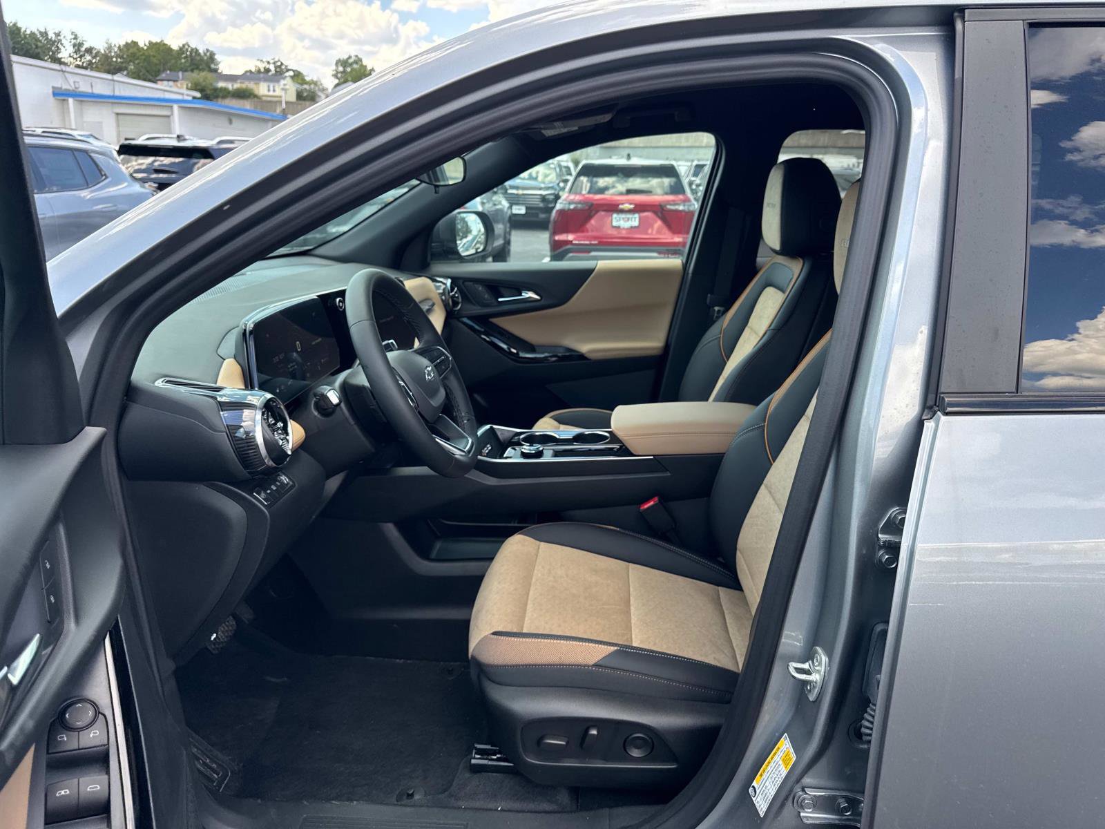 New 2026 Chevrolet Equinox ACTIV w/ LPO, Floor Liner Package image 17