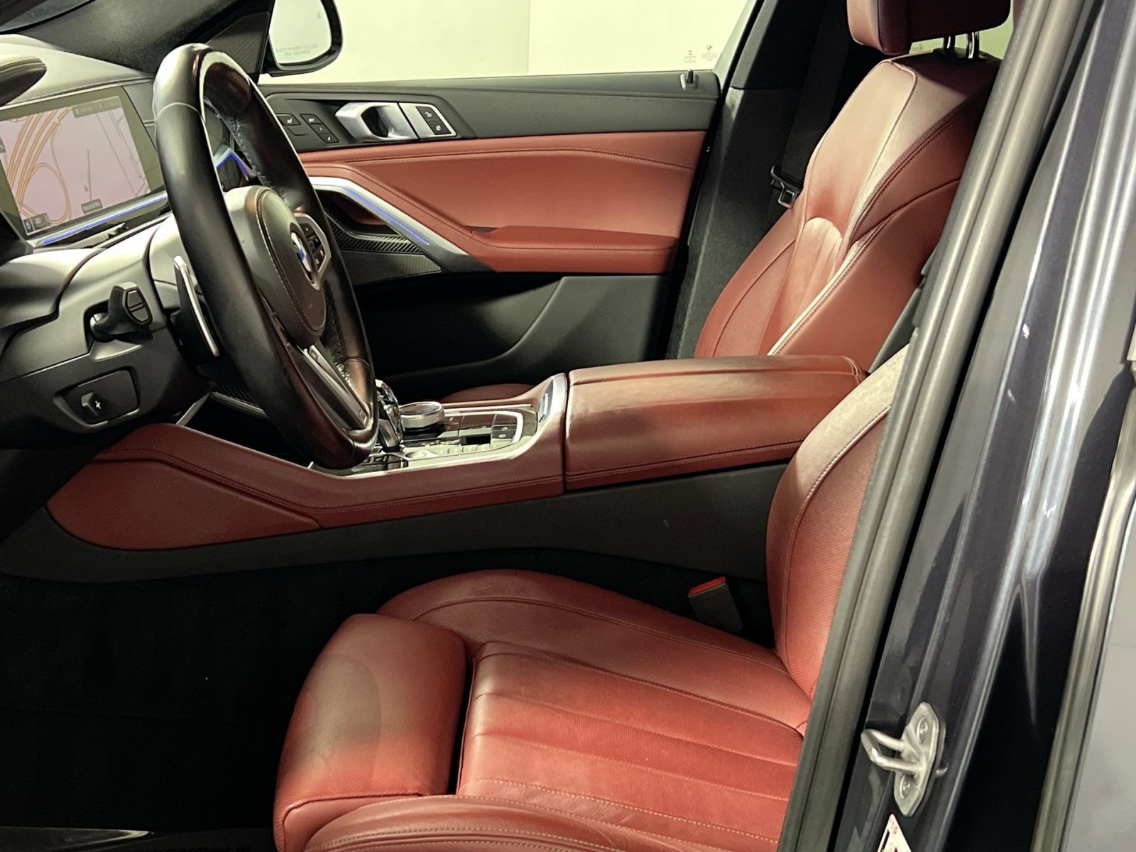 Used 2021 BMW X6 M50i w/ Executive Package image 12