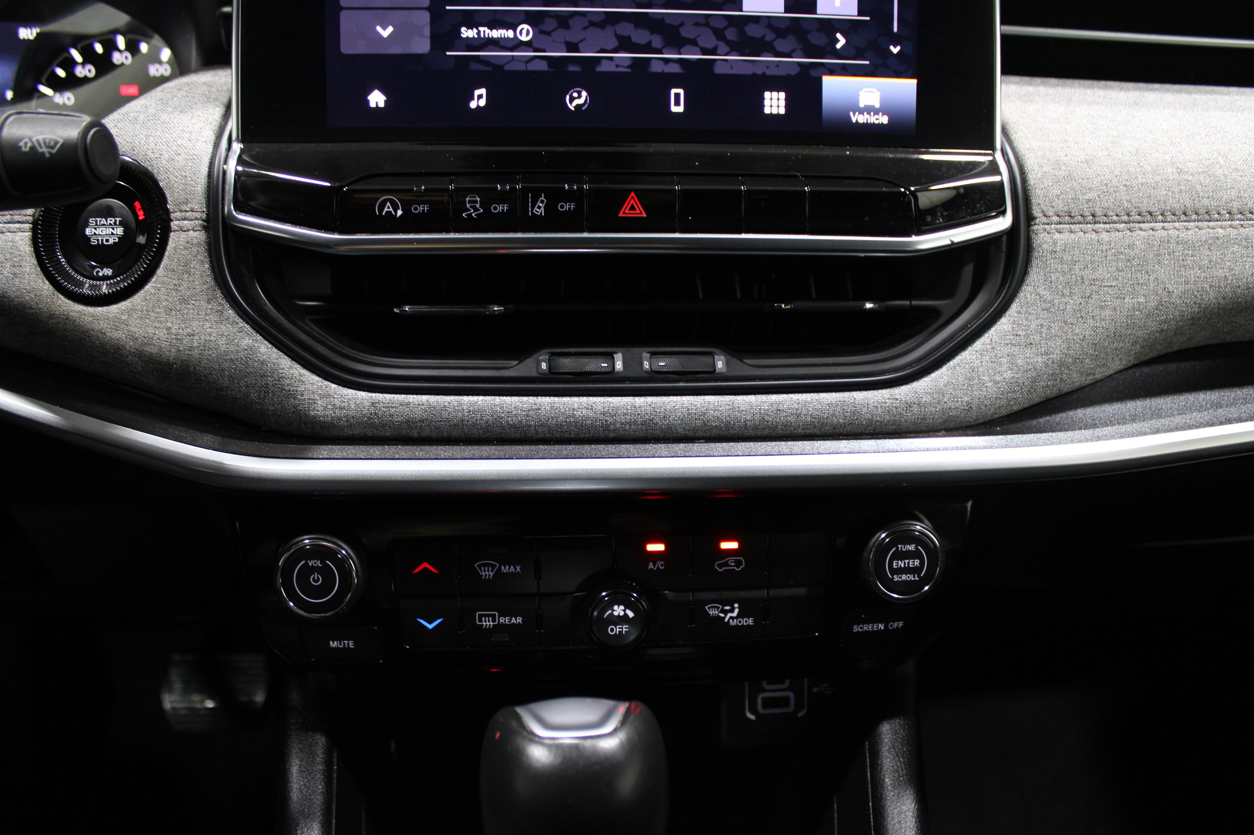 Used 2024 Jeep Compass Latitude image 21