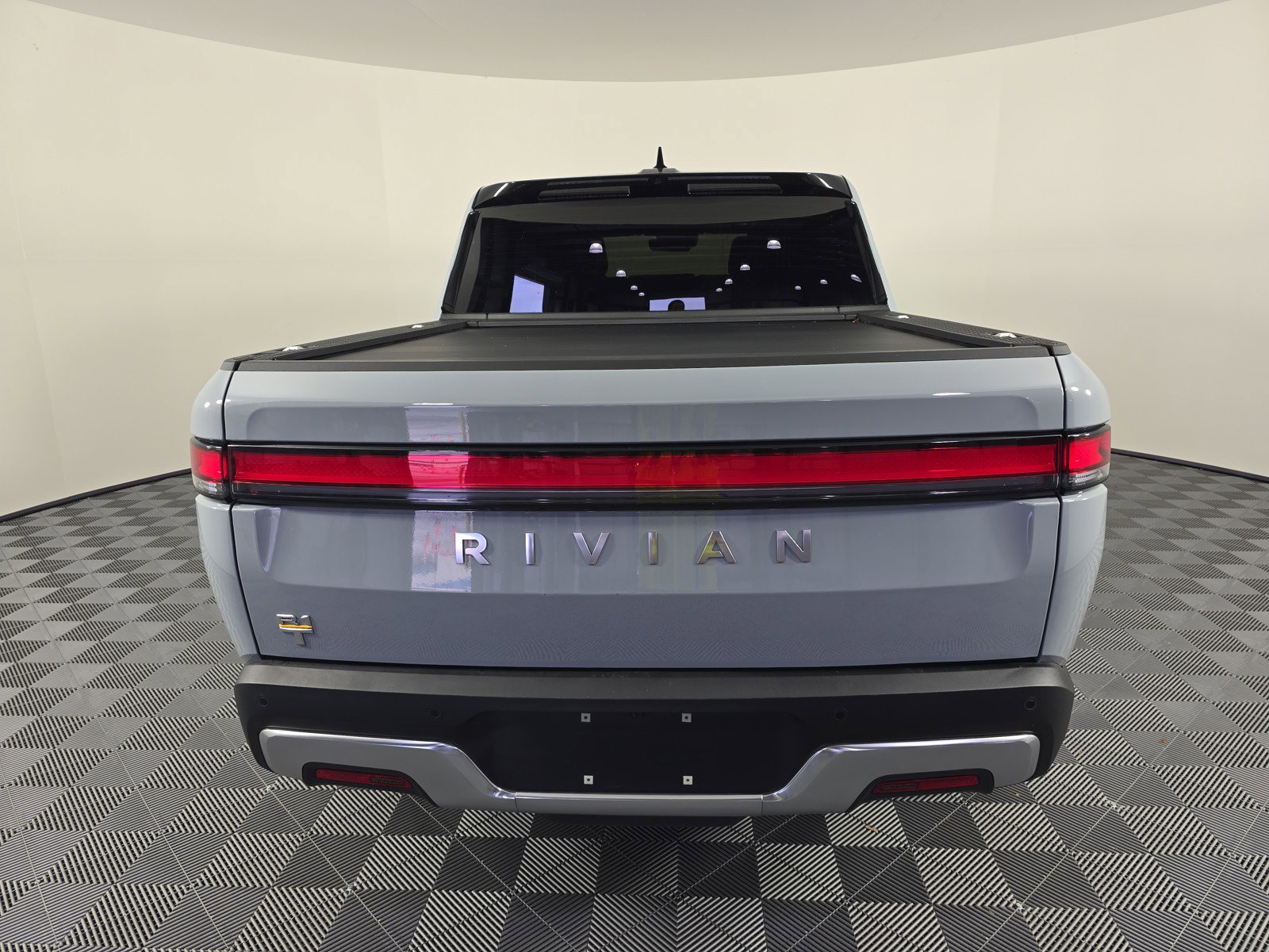 Used 2022 Rivian R1T Adventure image 4