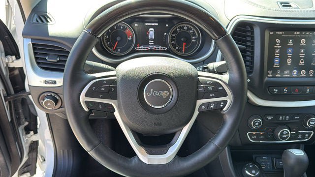 Used 2016 Jeep Cherokee Overland w/ Technology Group AWD/4WD image 15
