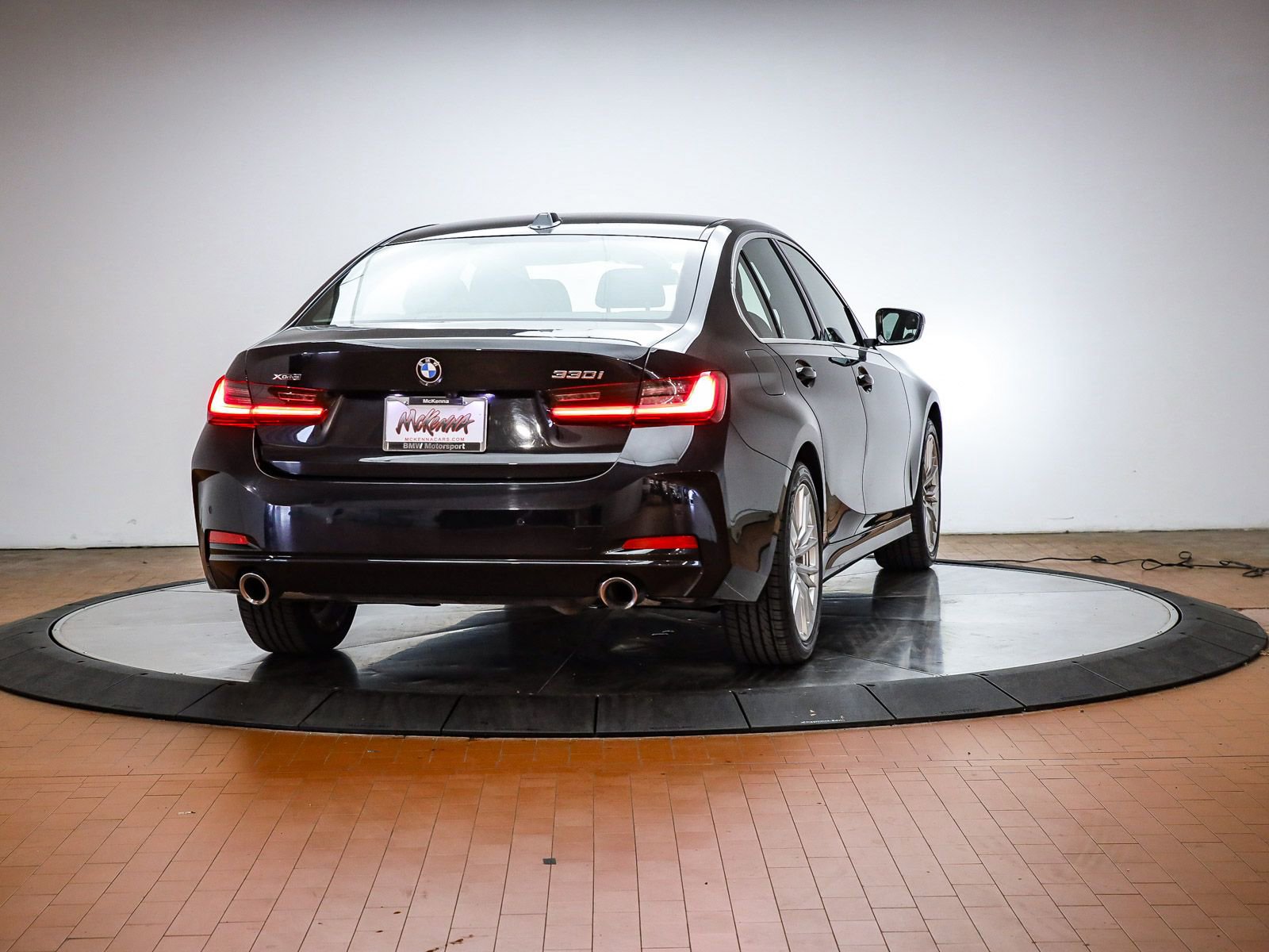 Used 2024 BMW 330i xDrive Sedan w/ Convenience Package AWD/4WD image 5
