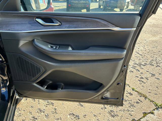 Used 2024 Jeep Grand Cherokee Limited w/ Trailer Tow Package image 22