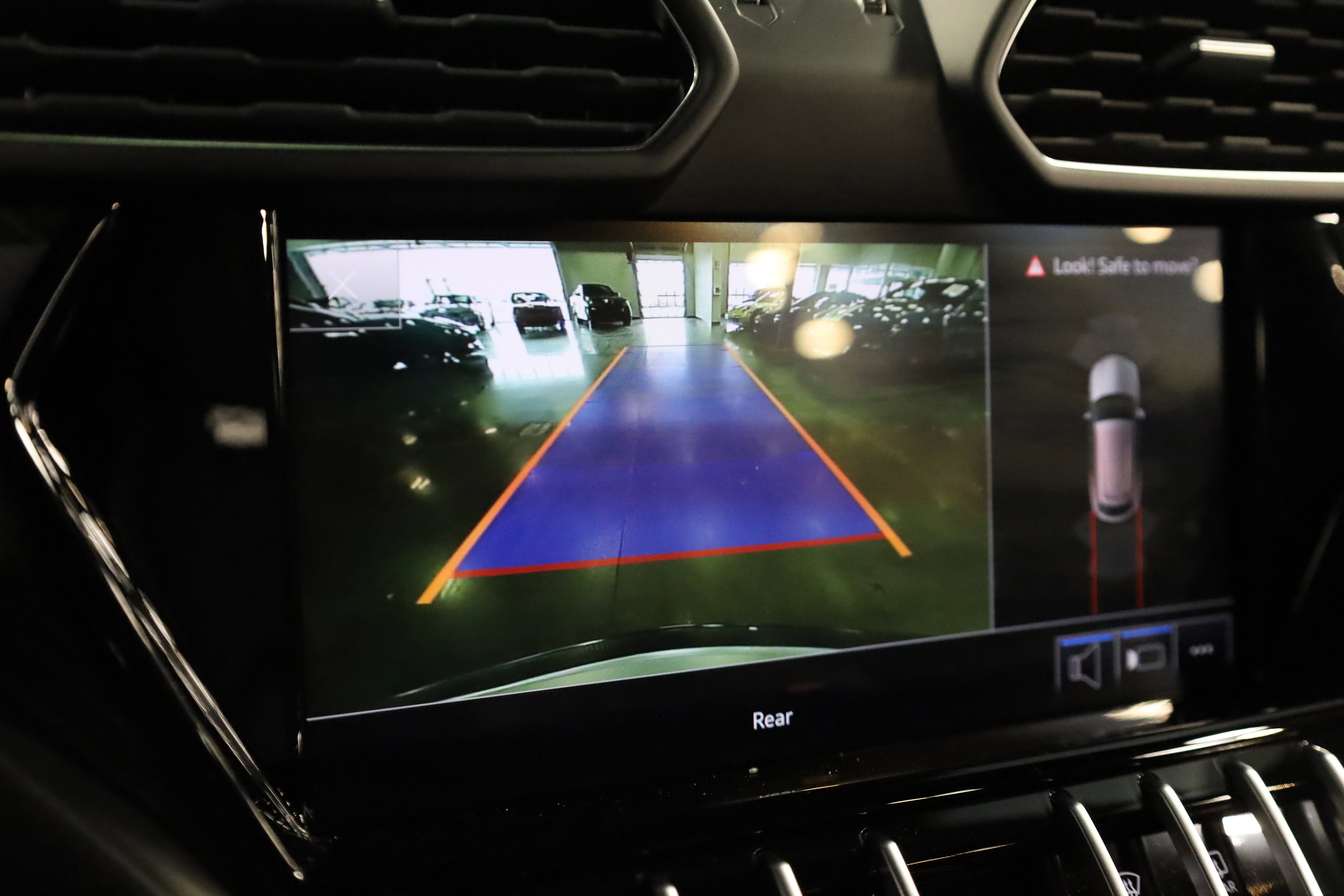 Used 2021 Lamborghini Urus image 28