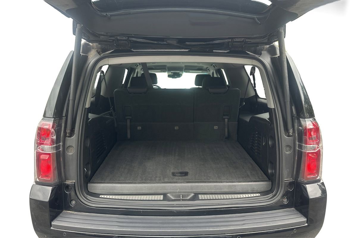 Used 2018 Chevrolet Suburban LT image 11