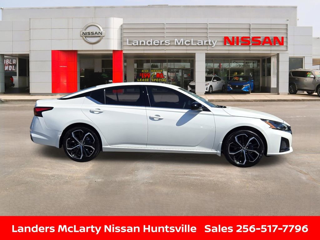 Used 2025 Nissan Altima 2.5 SR image 2