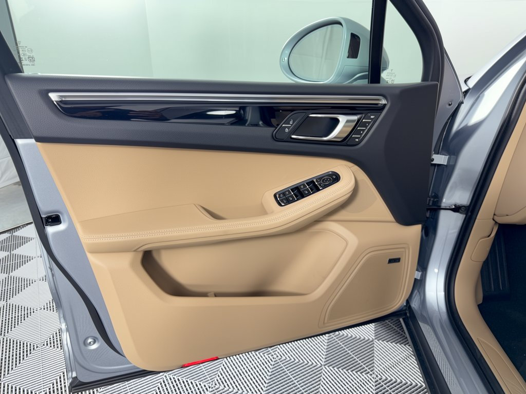 New 2026 Porsche Macan AWD/4WD image 14