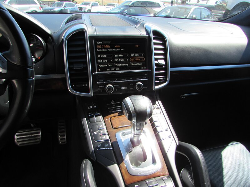 Used 2012 Porsche Cayenne Turbo AWD/4WD image 16