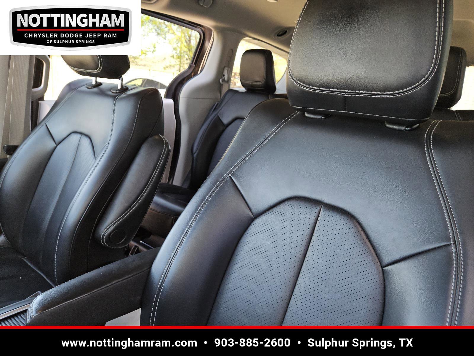 Used 2023 Chrysler Pacifica Touring-L image 22