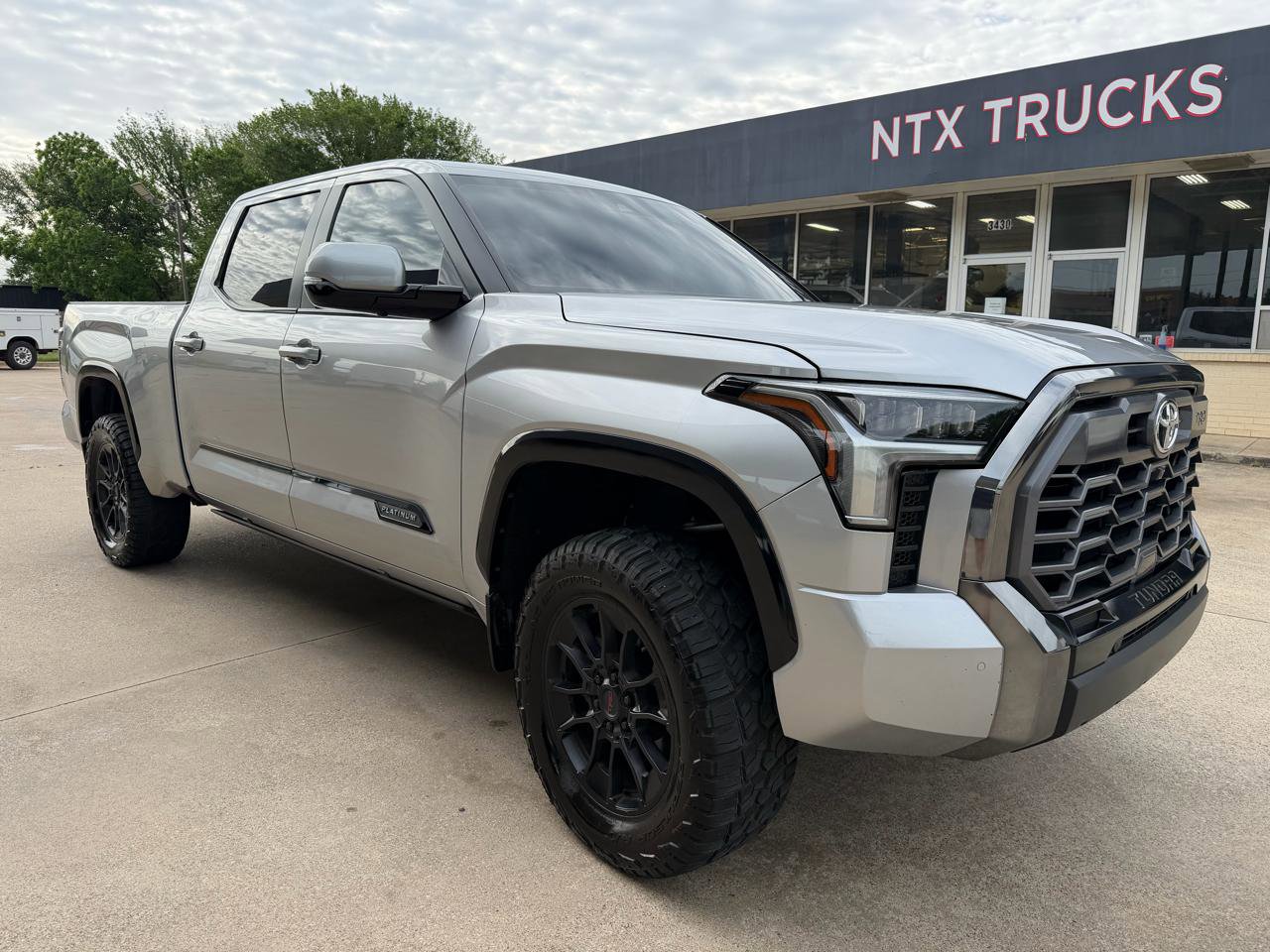 Used 2024 Toyota Tundra Platinum w/ TRD Off-Road Package AWD/4WD image 7