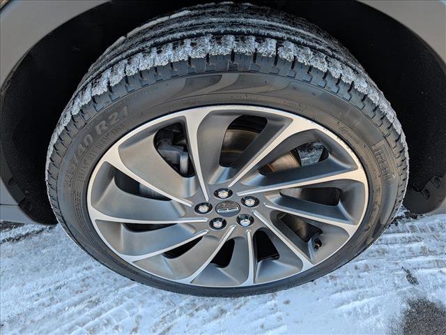 Used 2022 Lincoln Nautilus Reserve w/ Equipment Group 202A image 9