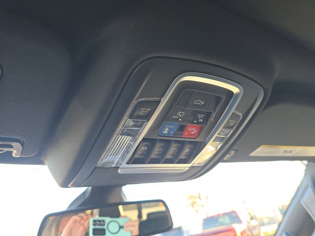 Used 2019 RAM 1500 Laramie image 31