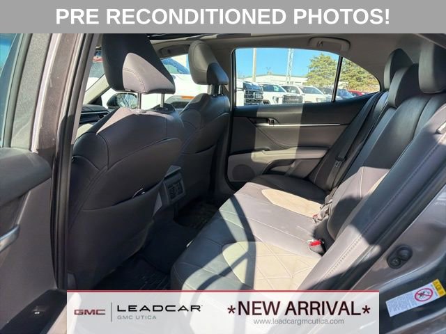 Used 2018 Toyota Camry XLE FWD image 16