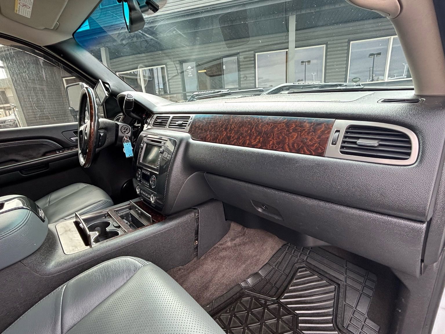 Used 2011 GMC Sierra 2500 Denali AWD/4WD image 25