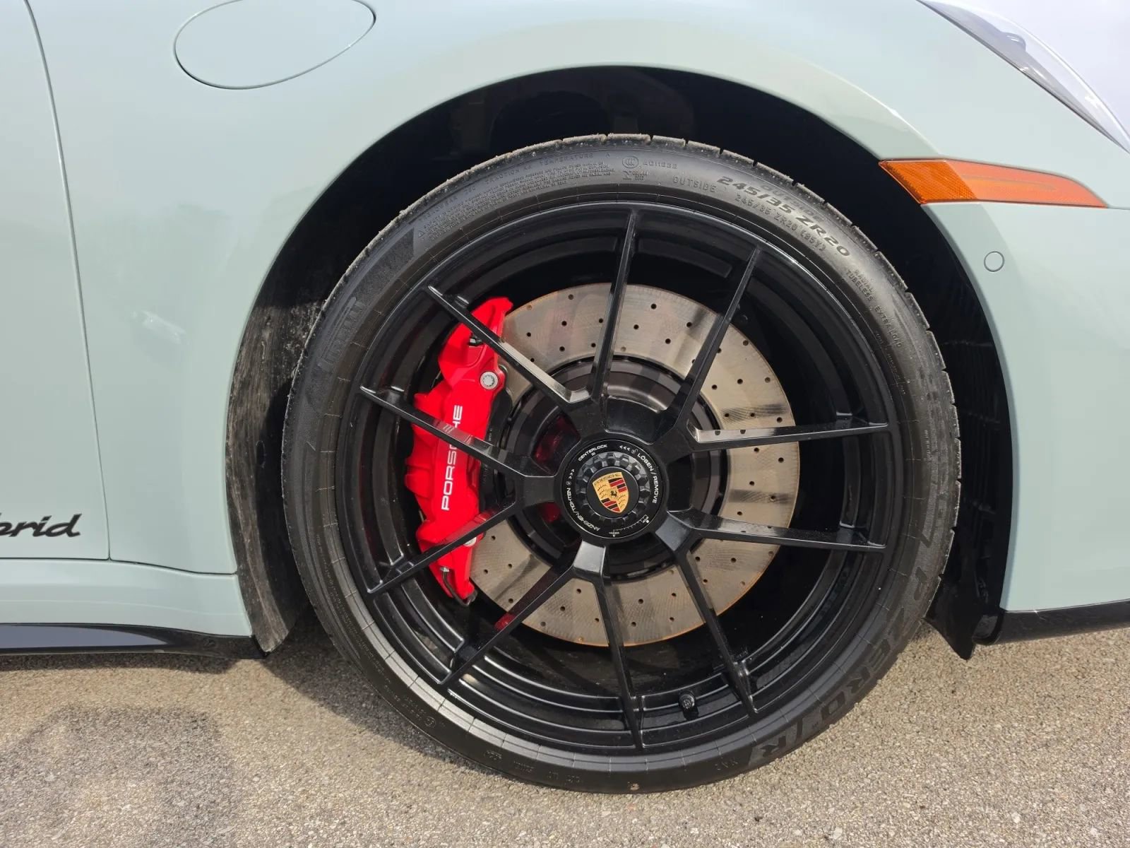 Used 2025 Porsche 911 Carrera 4 GTS image 30