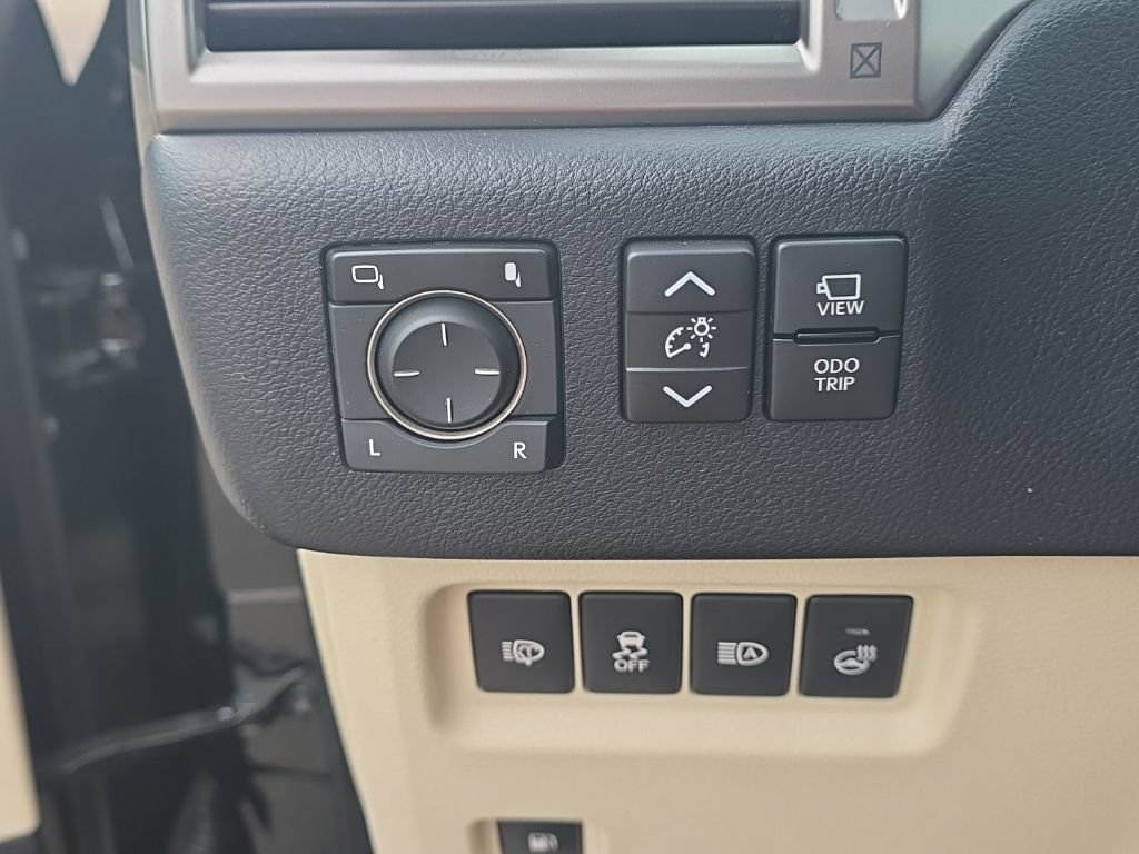 Used 2023 Lexus GX 460 Luxury w/ Sport Design Package AWD/4WD image 19