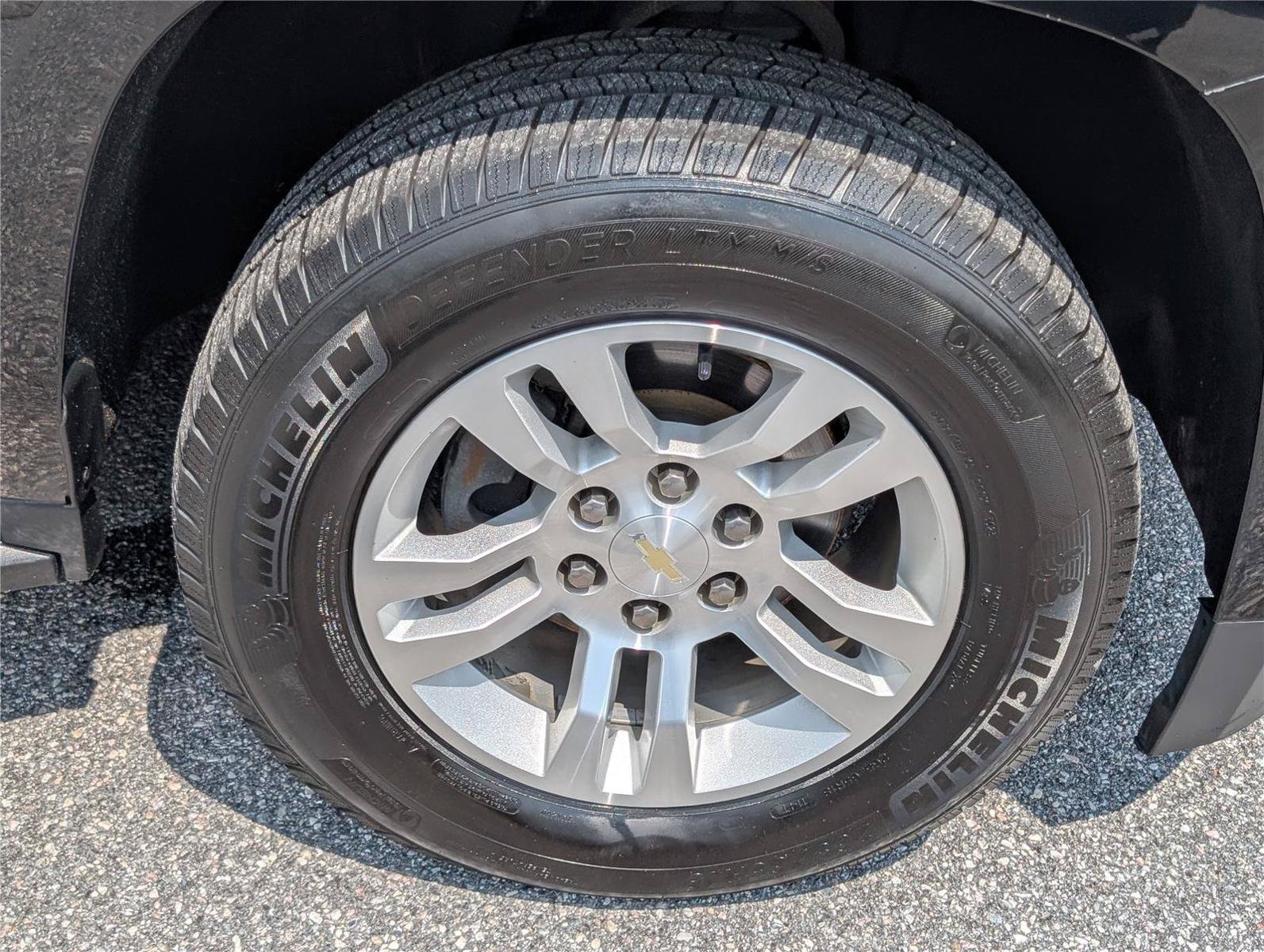 Used 2018 Chevrolet Suburban LT AWD/4WD image 10
