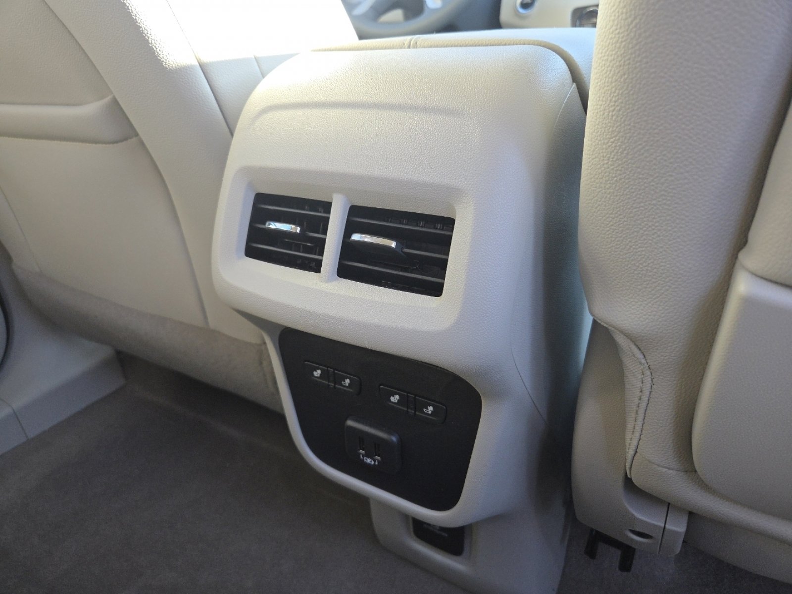 Used 2024 GMC Terrain Denali w/ Denali Premium Package image 27