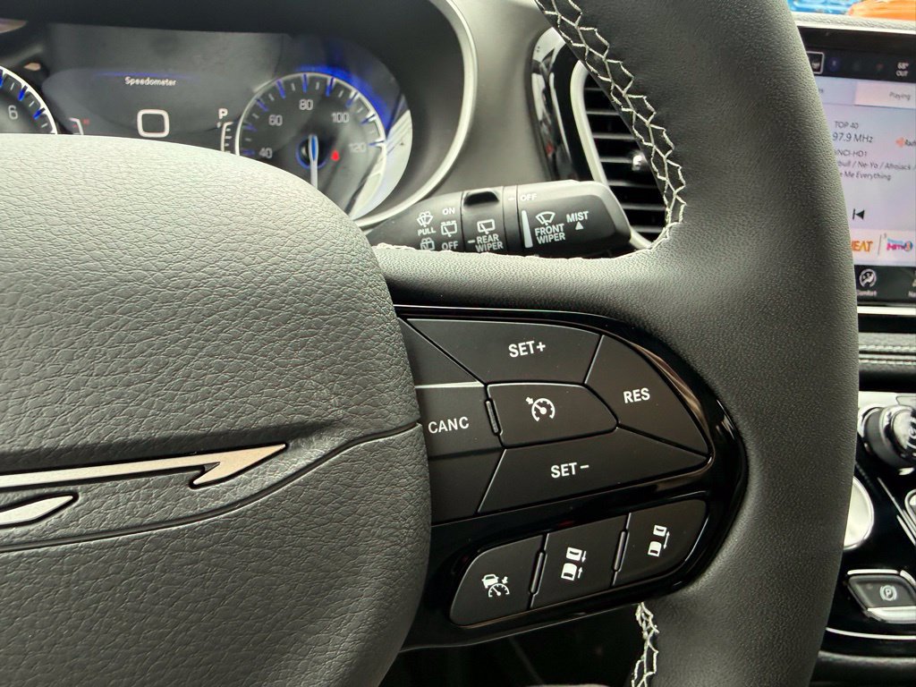 New 2027 Chrysler Pacifica Limited w/ Family Tech Group AWD/4WD image 20