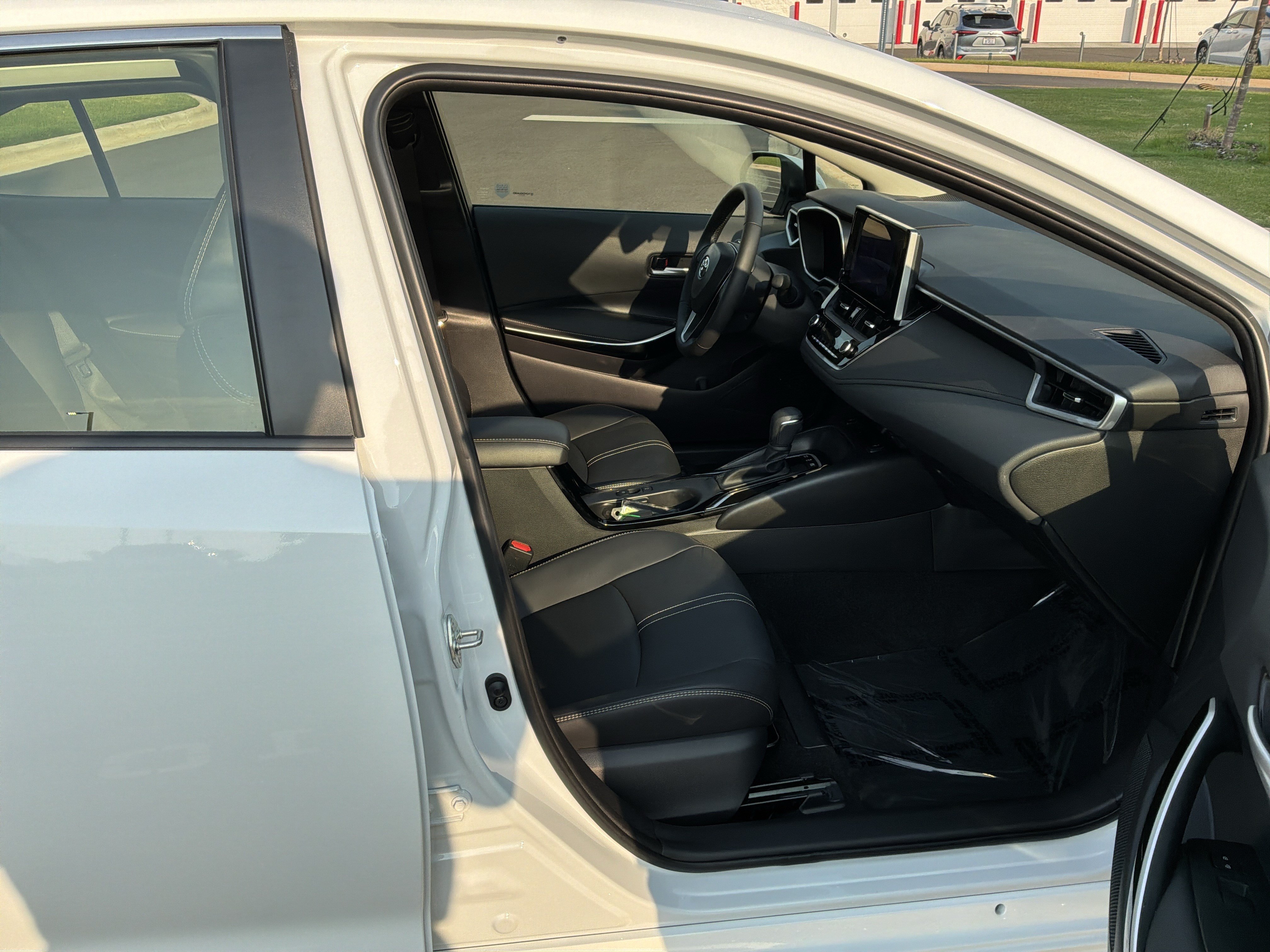 Used 2023 Toyota Corolla XLE FWD image 33