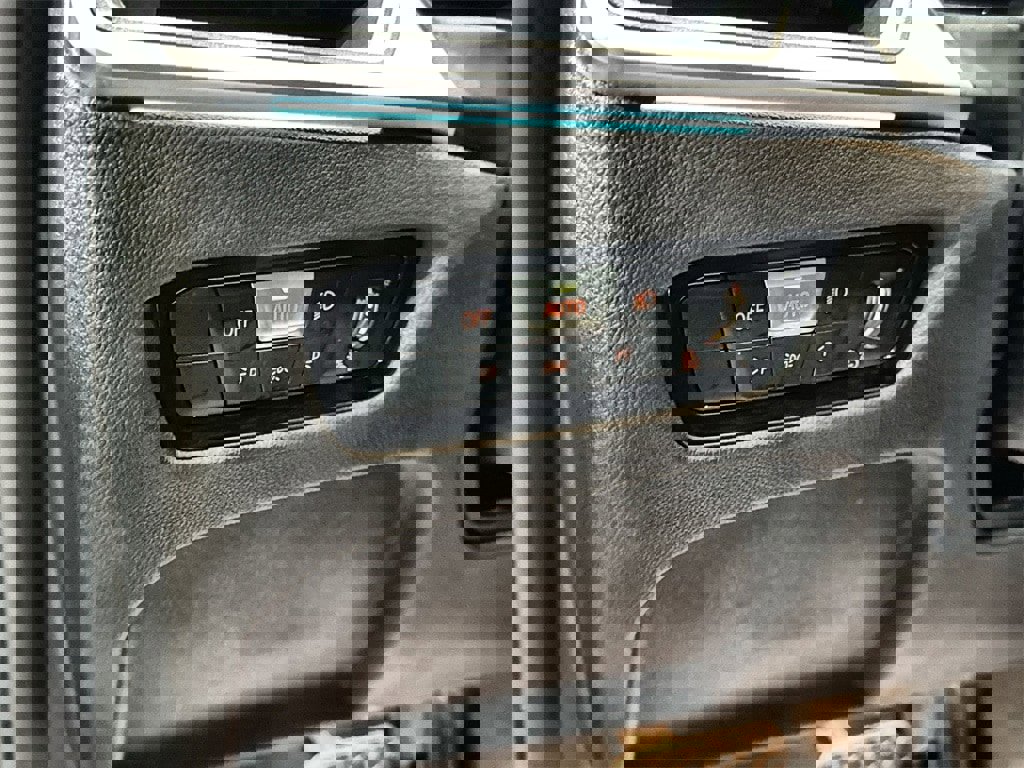 Used 2023 BMW 330i Sedan image 16