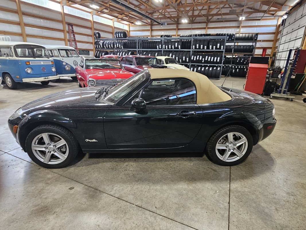Used 2008 MAZDA MX-5 Miata Sport RWD image 5