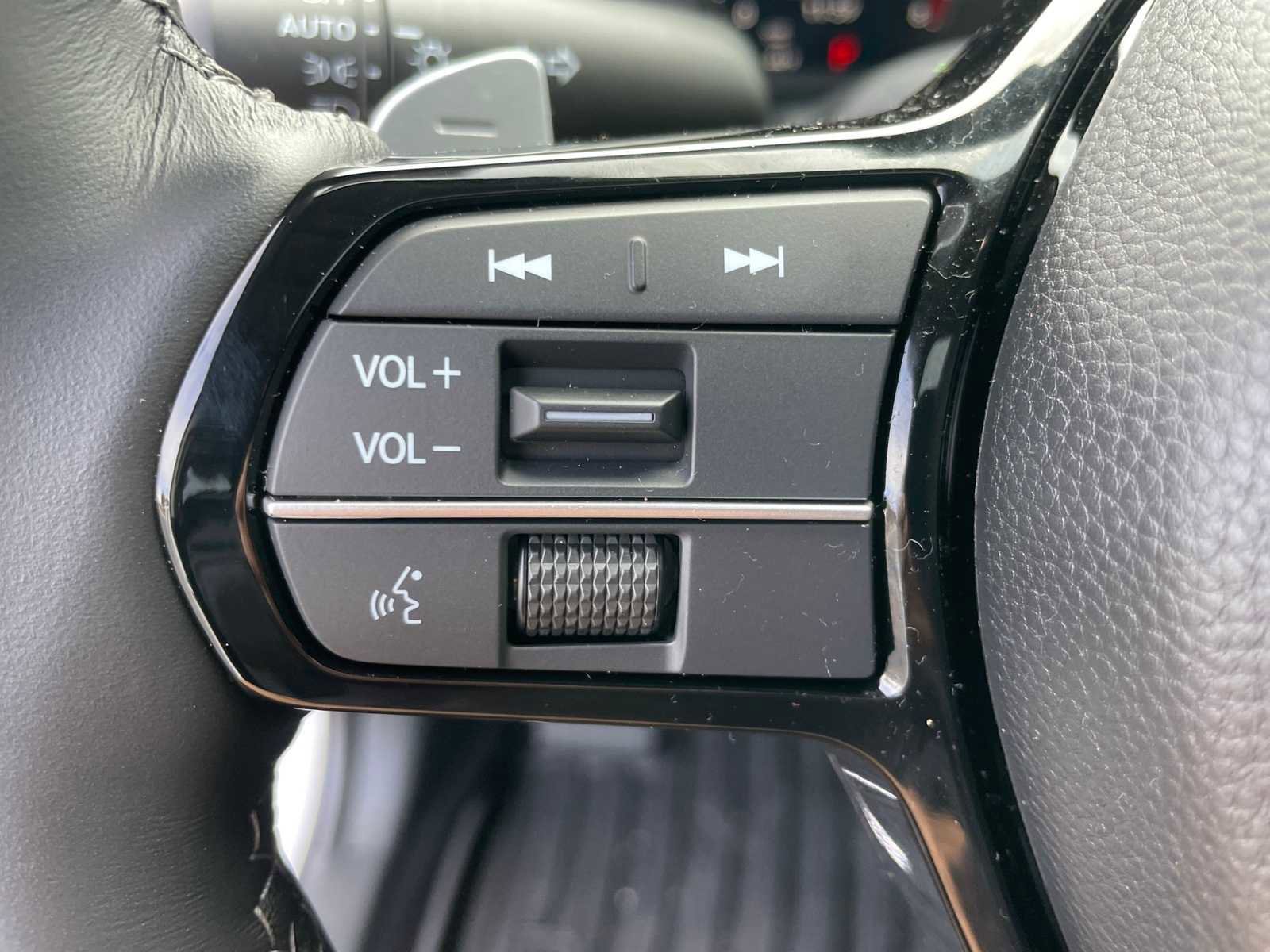 Used 2025 Acura ADX FWD image 14