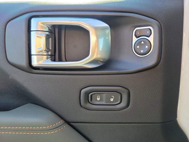 New 2026 Jeep Gladiator Mojave w/ Steel Bumper Group AWD/4WD image 17