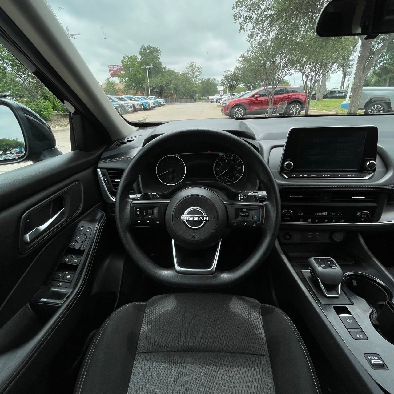 Used 2024 Nissan Rogue SV FWD image 12