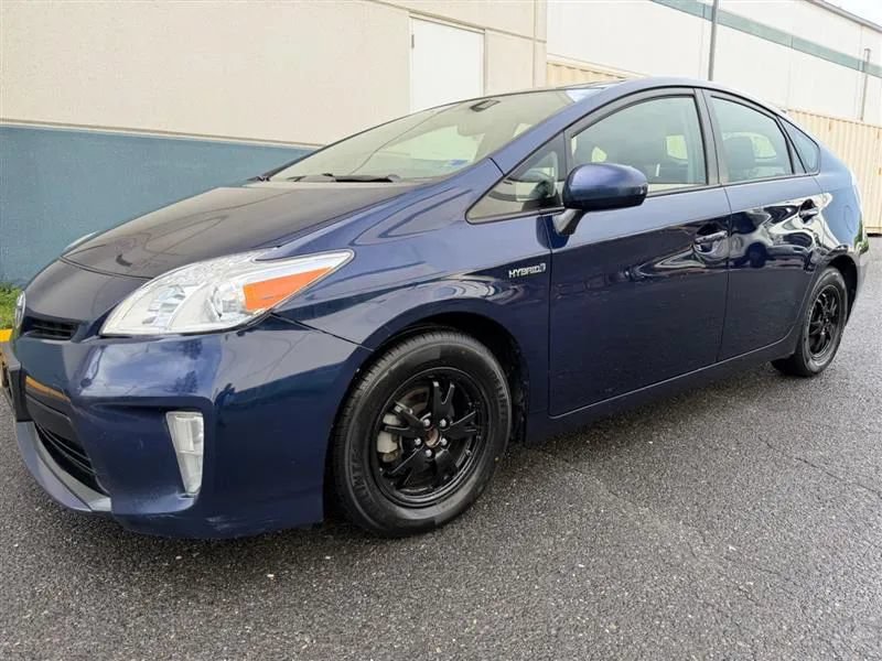 Used 2015 Toyota Prius Persona Series FWD image 3