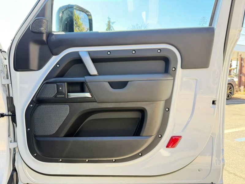 Used 2023 Land Rover Defender 90 V8 image 27