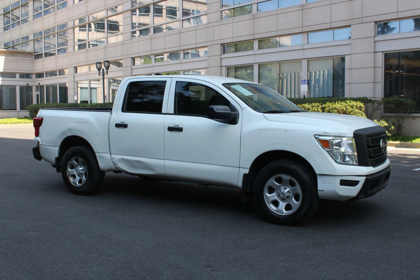 Used 2022 Nissan Titan S w/ S Utility Package image 2