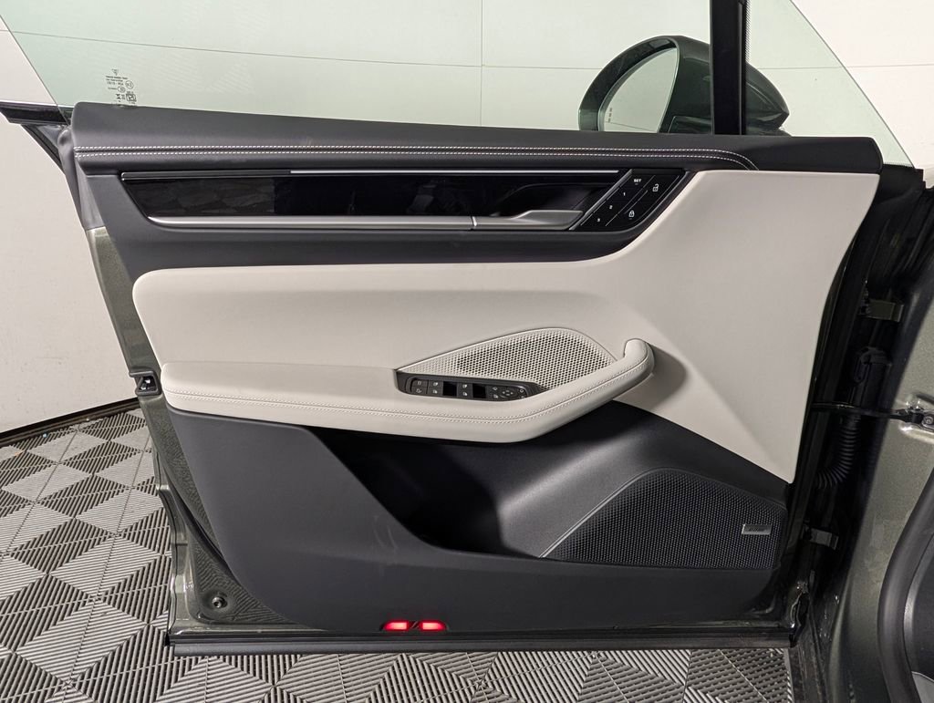 New 2026 Porsche Macan 4S Electric image 27