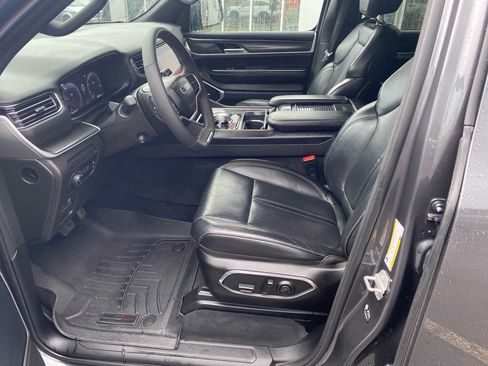 Used 2022 Jeep Wagoneer Series I AWD/4WD image 9