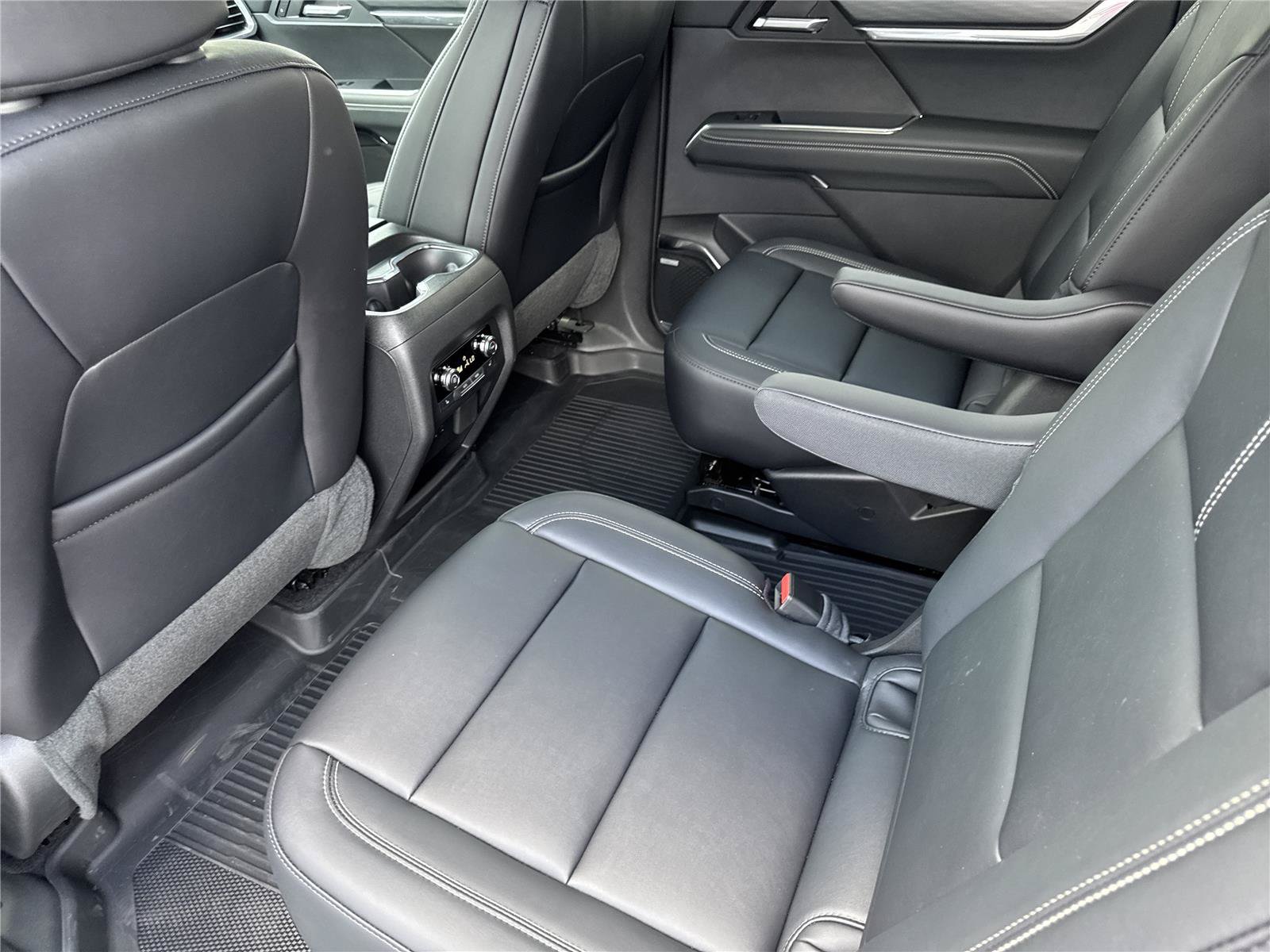 Certified 2026 GMC Acadia Elevation w/ Black Edition FWD image 30