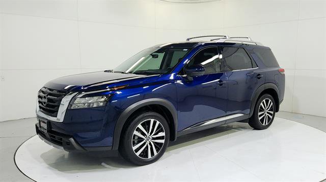 Certified 2025 Nissan Pathfinder Platinum w/ Cargo Package AWD/4WD image 3