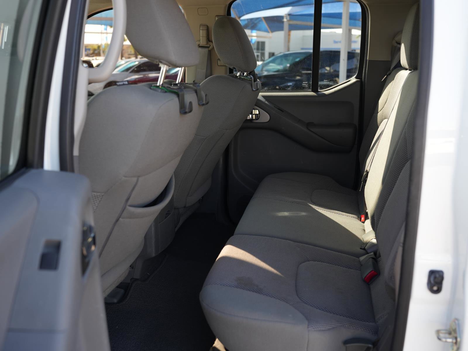 Used 2021 Nissan Frontier SV w/ Midnight Edition Floor Mats image 17