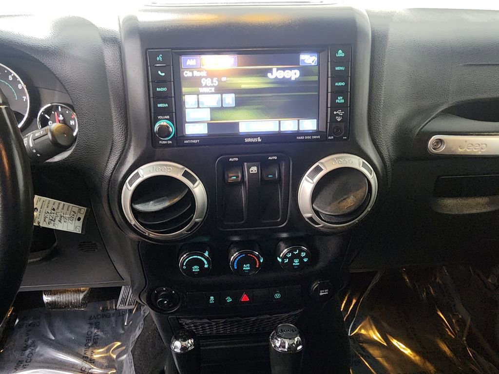 Used 2018 Jeep Wrangler Sahara w/ Connectivity Group image 17