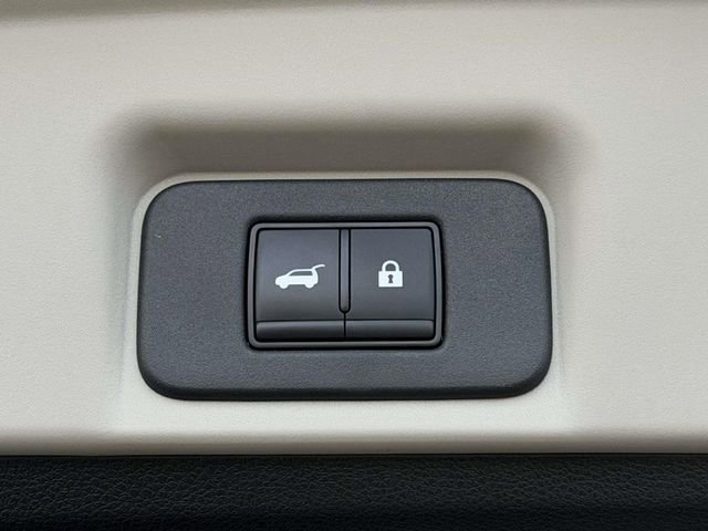 Used 2023 Nissan Ariya AWD image 12