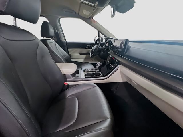 Used 2024 Kia Carnival EX image 30